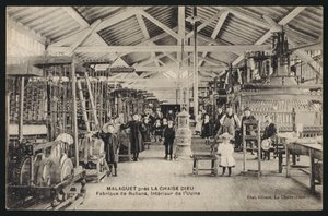 Postkort, der viser en fremstilling af bånd i Malaguet, nær La Chaise Dieu, Haute-Loire, ca. 1900 af French Photographer